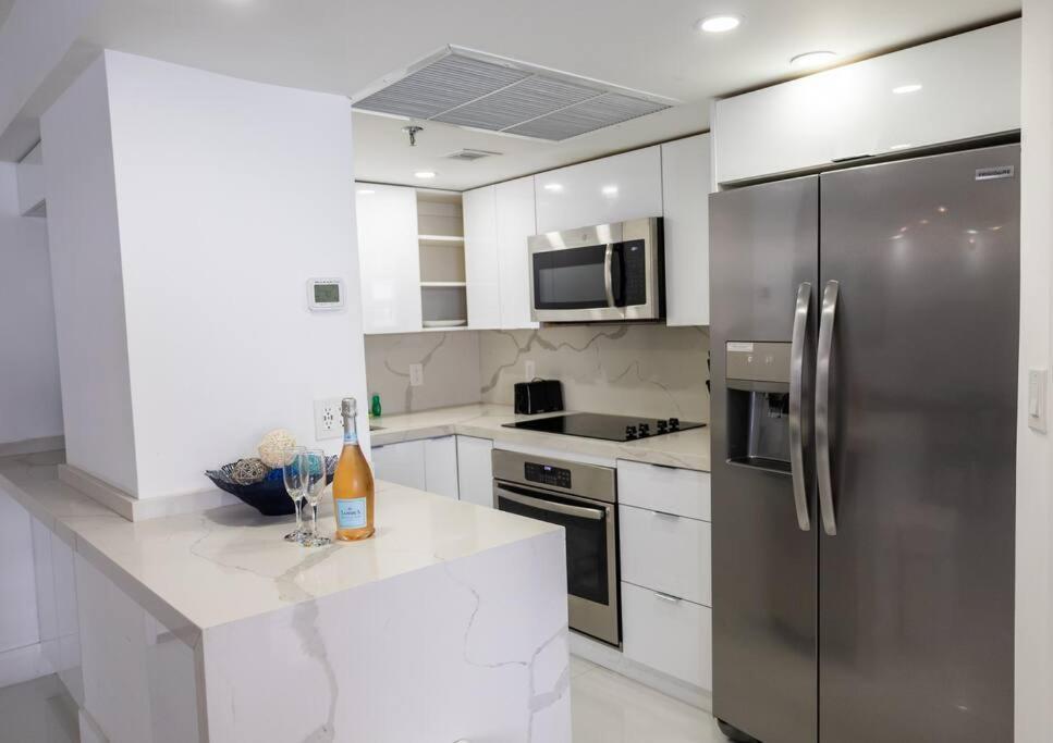 3 Bedroom Apt Ocean-Front Resort The Alexander ميامي بيتش المظهر الخارجي الصورة